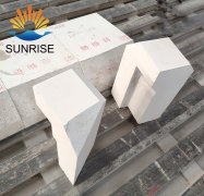 What is the difference between fused refractory and sintered refractory?